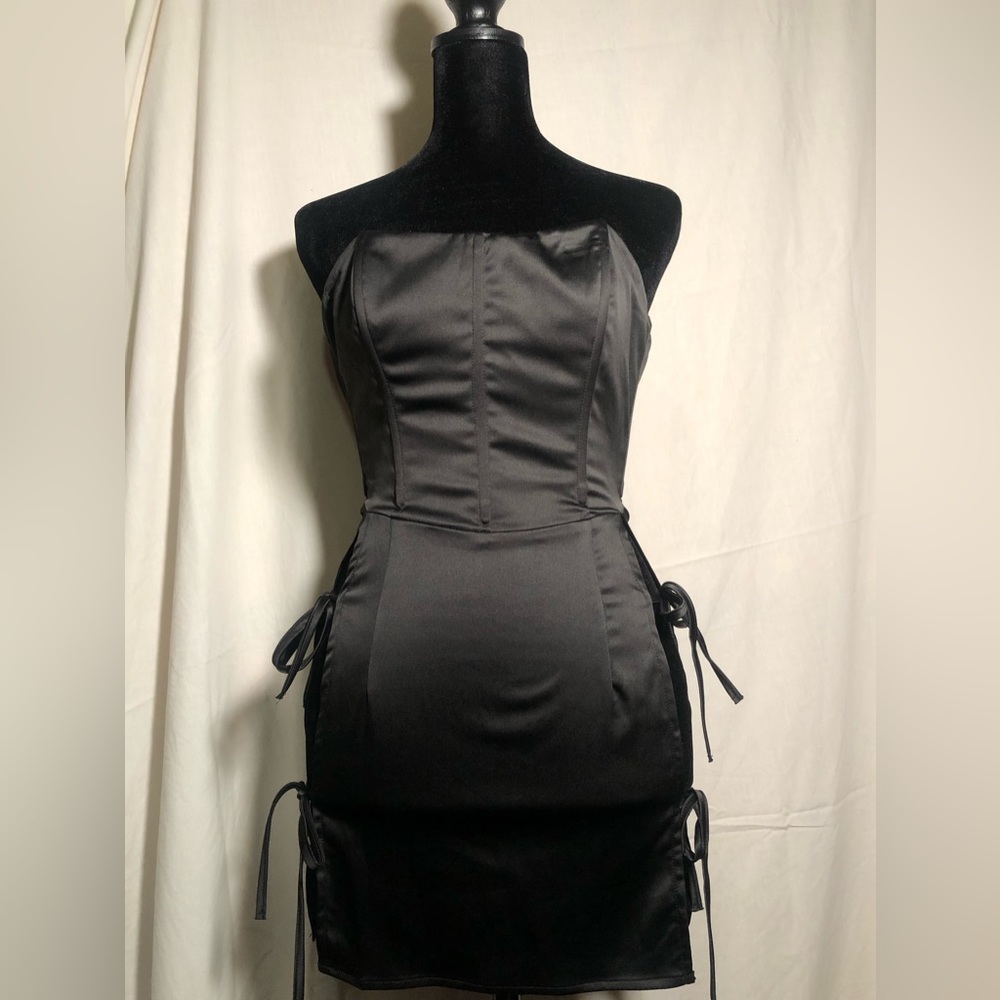 Satin Little Black - Picture 2 of 11